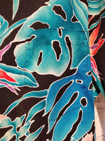 Load image into Gallery viewer, Vintage 1980s Hilo Hattie Men&#39;s Blue &amp; Black Tropical Hawaiian Print Button Down Shirt
