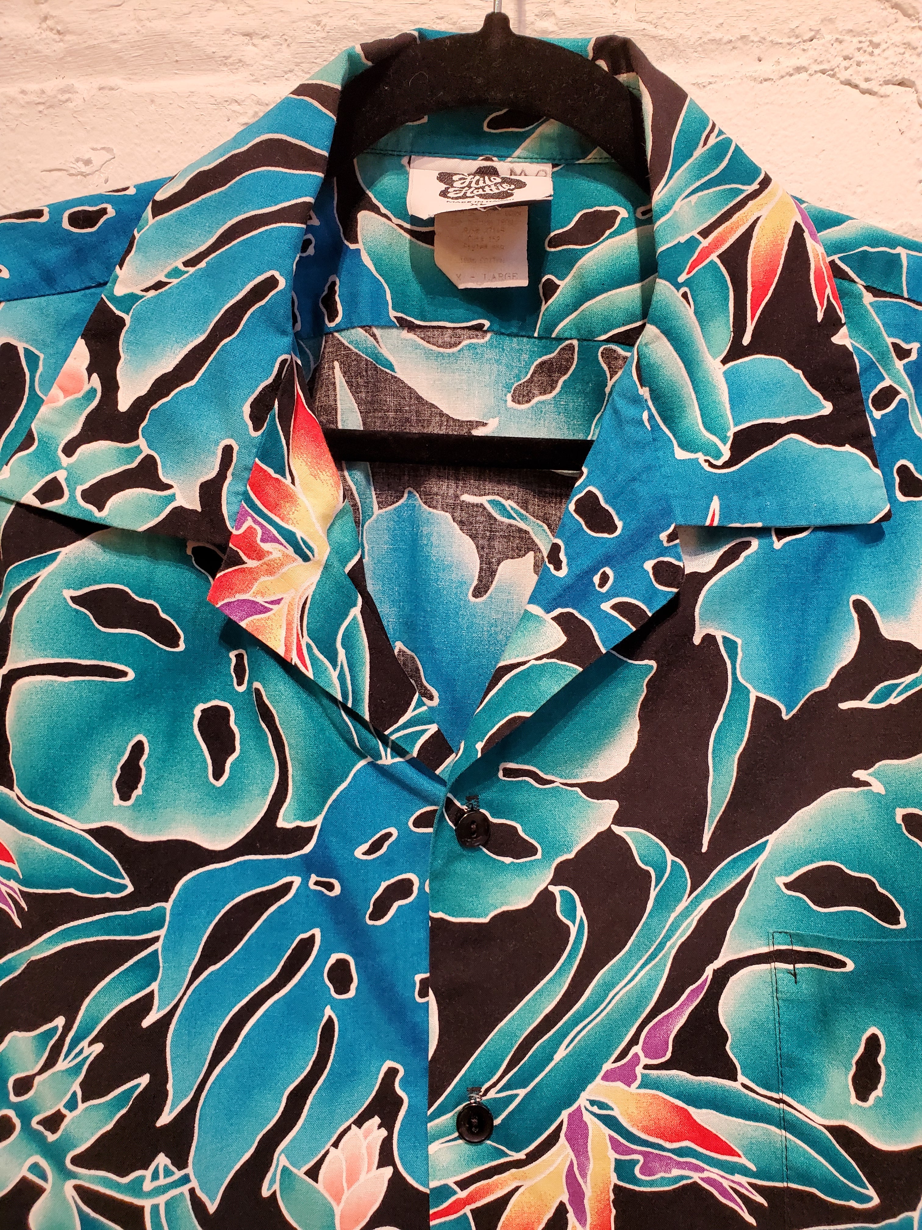 Vintage 1980s Hilo Hattie Men's Blue & Black Tropical Hawaiian Print Button Down Shirt
