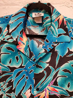 Load image into Gallery viewer, Vintage 1980s Hilo Hattie Men&#39;s Blue &amp; Black Tropical Hawaiian Print Button Down Shirt

