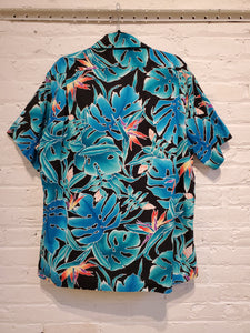 Vintage 1980s Hilo Hattie Men's Blue & Black Tropical Hawaiian Print Button Down Shirt